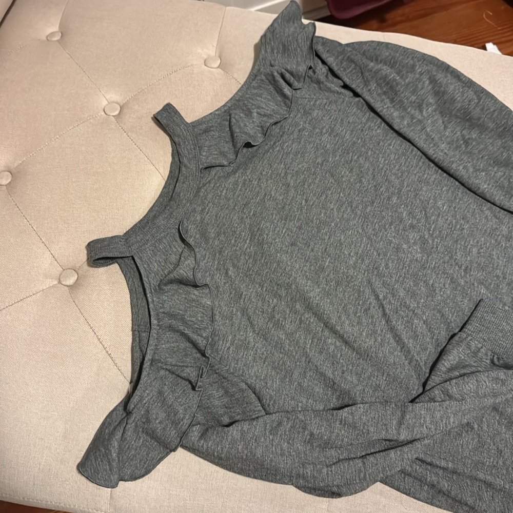 Express Cold Shoulder Ruffle Crewneck Sweater M Gray - Picture 3 of 5